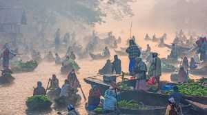 Golden Dragon Photo Award - Peide Yuan (China) - Flowing Market